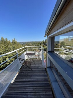 Les Établies, une petit détente coin avec vue sur la vallée du Lot