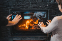 Moment détente au coin du feu Les Établies, l'insert