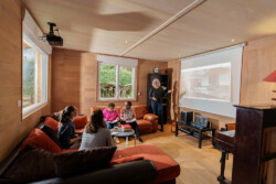 Le coin salon Les Établies, le coin salon avec vidéo projecteur